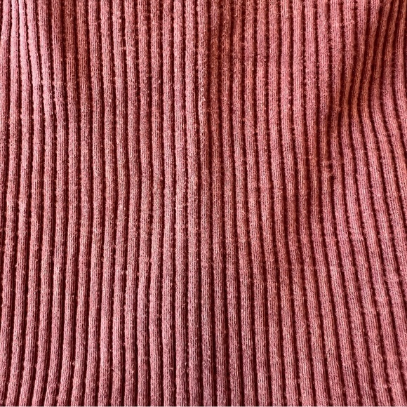 Rust Ribbed V-Neck Tank - Picture 3 of 3